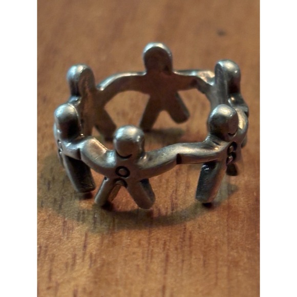 The Unbranded Brand Jewelry - Children Holding Hands 925 Silver Band Ring Size 6